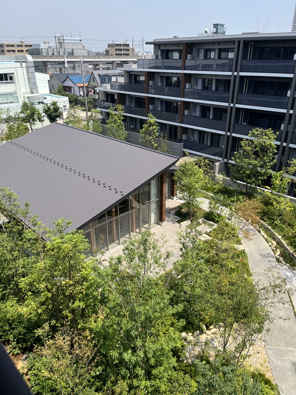 バルコニーより