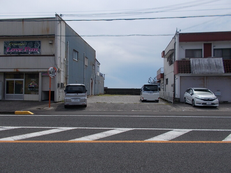 駅前通りからの全景