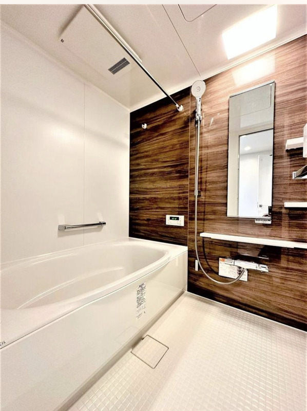 機能的なシステムバスルーム！追炊き、浴室換気暖房乾燥機完備！