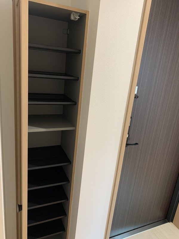 玄関横トール収納