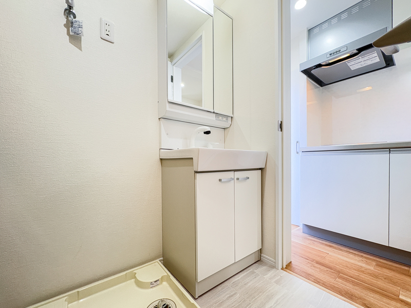 うれしい二面鏡洗面化粧台！シャワー付き水栓◎