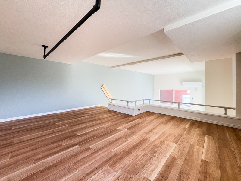 爽やかなブルーのアクセントクロスが映える空間♪