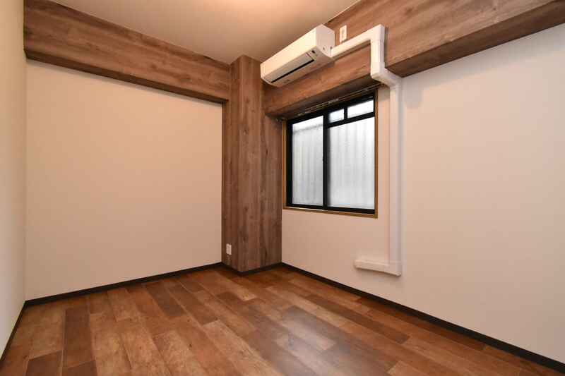 西側洋室5.5帖　床張替、エアコン新設