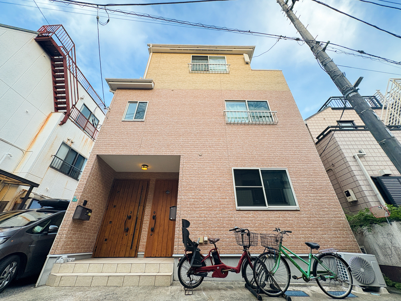 周辺は閑静な住宅街で、過ごしやすい環境です♪