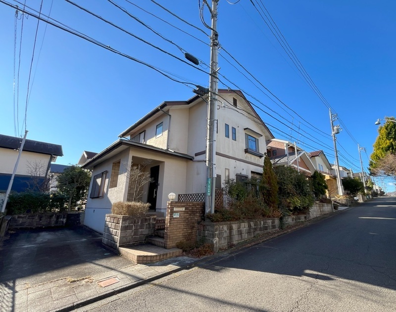 鮮やかな緑に囲まれた閑静な住宅地です。騒音にも困ることなく、静かで落ち着いた生活が実現できます。