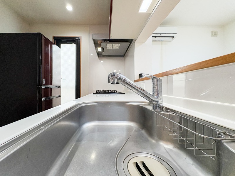 バルコニーに面しています。ゴミの一時置き場としても便利です♪