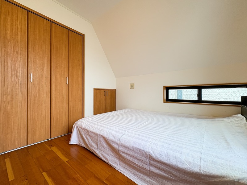 南向きの居室です。便利なクローゼット収納付き♪