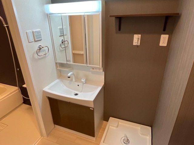 シャワー付き洗面台、室内洗濯機置き場※建築中の為、イメージです。