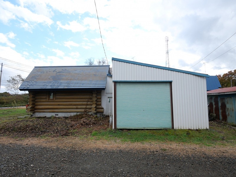 ログハウスと附属建物