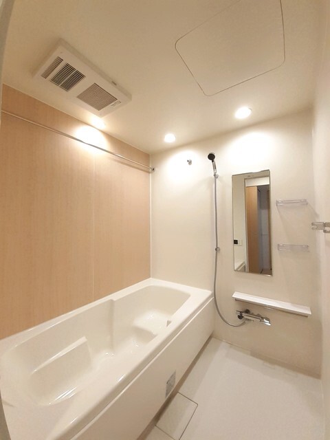 追い焚き機能、浴室乾燥機付き