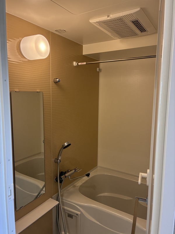 バスには浴室換気乾燥暖房機がついています