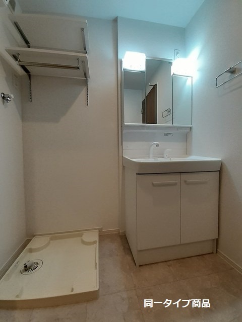 シャワー付き洗面台、室内洗濯機置き場※建築中につき、イメージです。