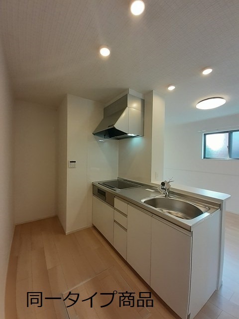 対面式システムキッチン、IHクッキングヒーター付き※建築中につき、イメージです。