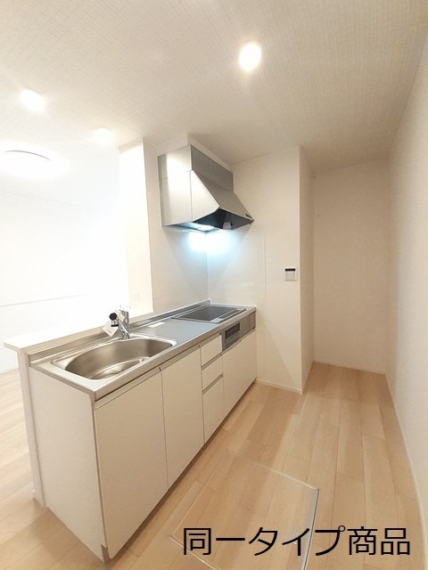 対面式システムキッチン、IHクッキングヒーター付き※建築中につき、イメージです。