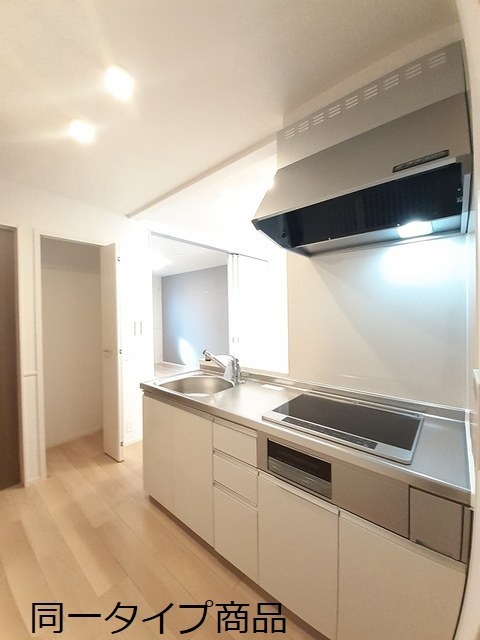 対面式システムキッチン、IHクッキングヒーター付き※建築中につき、イメージです。