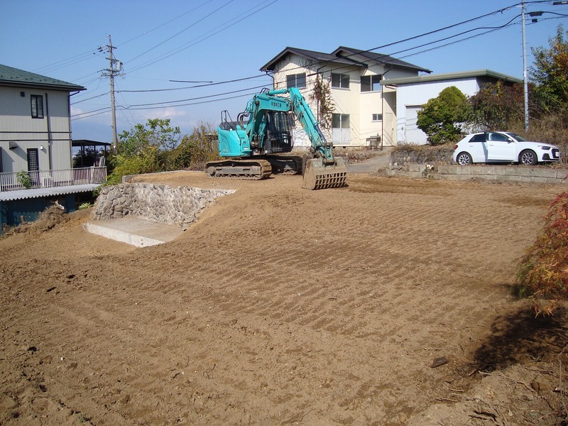 南東側よりの全景