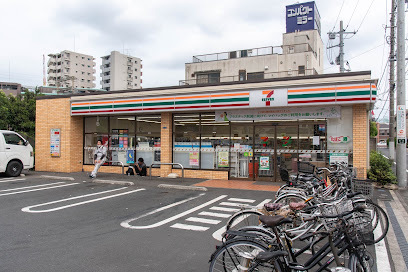 コンビニ711