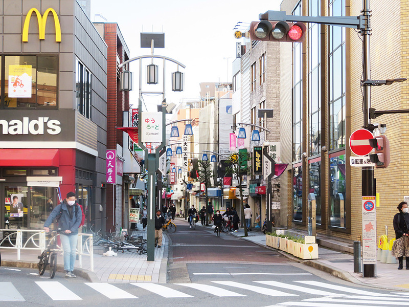 亀有南口全長200mの商店街、120mのアーケード商店街110店舗によって成り立っています