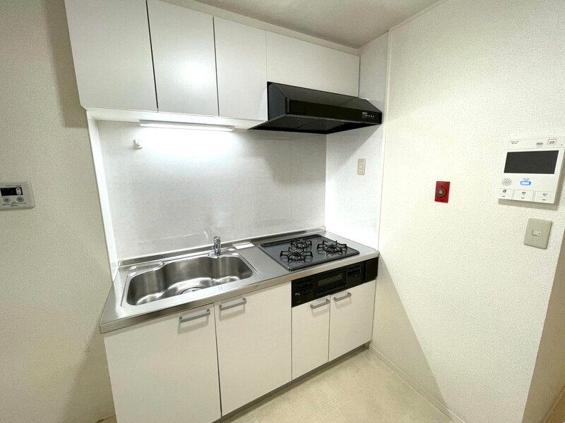 ３口ガスコンロ・グリル付きのシステムキッチンです♪