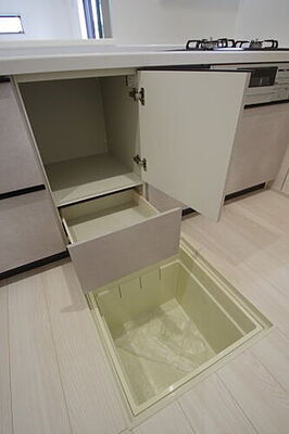 キッチン床下収納