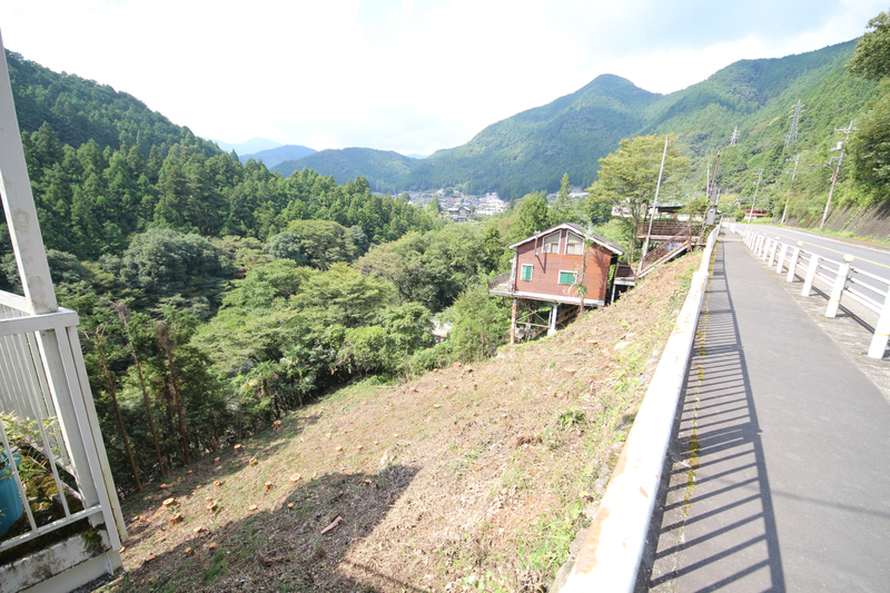 眺望良好です。奥多摩の緑いっぱいの山々を眺めることができます。