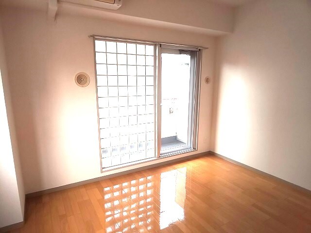 写真は501号室になります