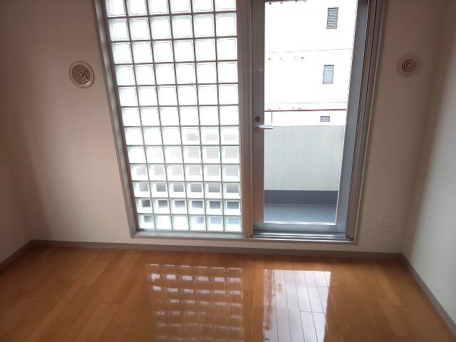 写真は501号室になります