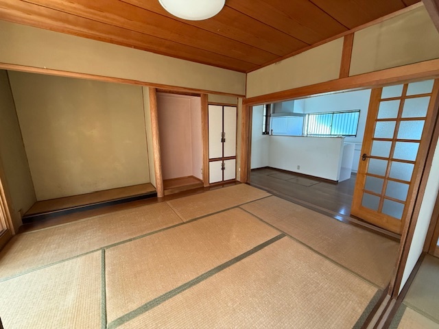 １階：和室６帖、床の間