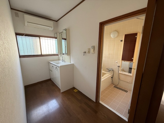 １階：洗面所、洗濯機置場