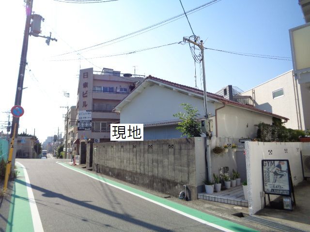 現地古家と市道