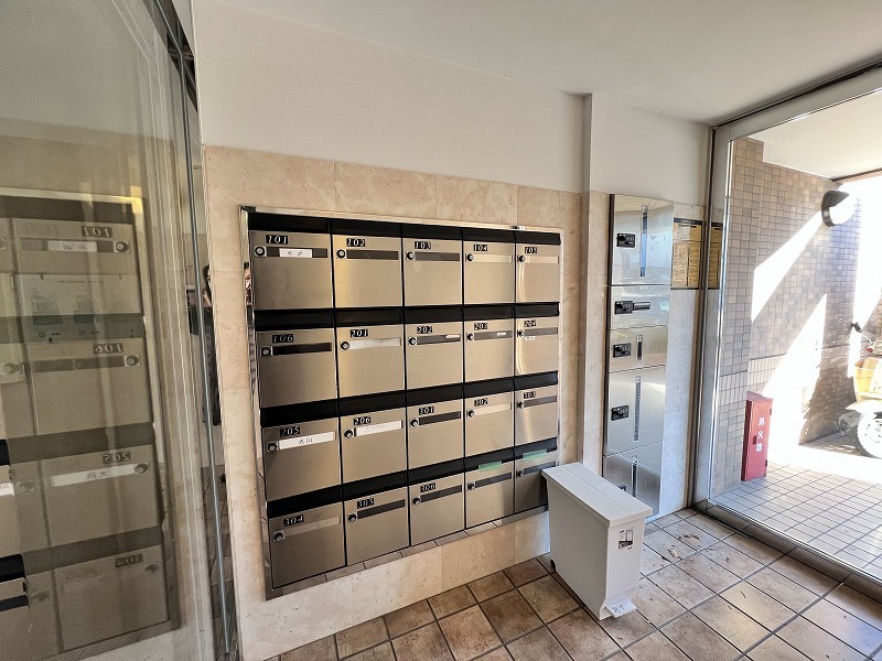 宅配ボックスのあるロビー