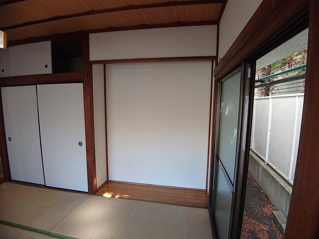 天袋付き押入と板敷間