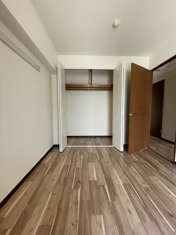 洋室（玄関側）