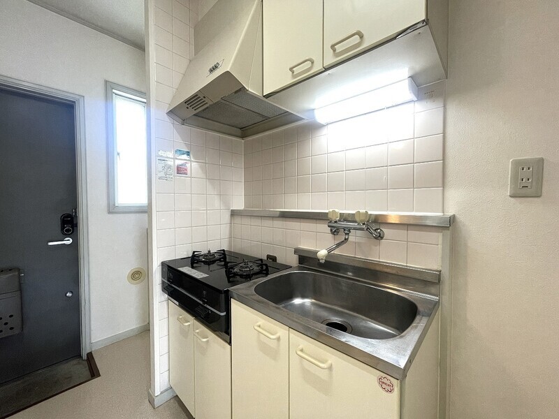 キッチンには２口コンロ付きです。
