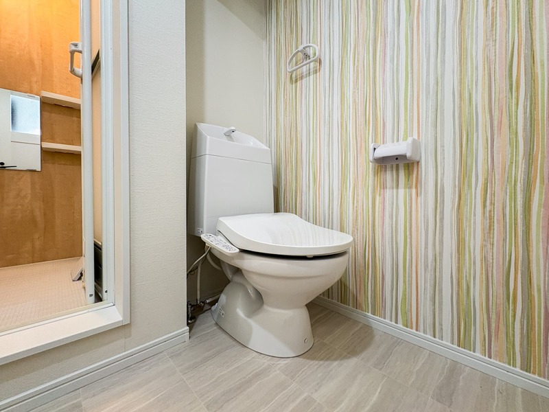 温水洗浄便座完備◎クロスが可愛らしい…♪