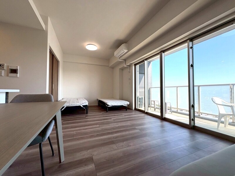 南東向きの明るいリビング！約１６．５帖の広々としたＬＤＫ！　※家具・家電・調度品等は販売対象に含まれません