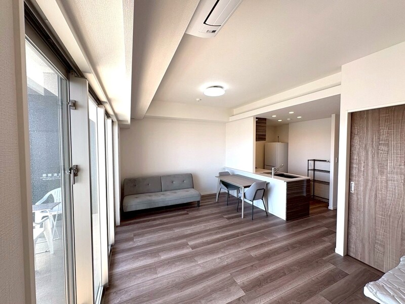 南東向きの明るいリビング！約１６．５帖の広々としたＬＤＫ！　※家具・家電・調度品等は販売対象に含まれません