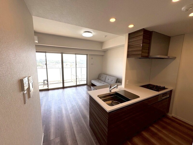 ３口ガスコンロ・グリル付きの対面式システムキッチン！