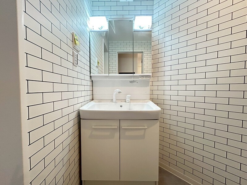 Ｂタイプ洗面室。洗面・脱衣スペース。シャワー付き洗面化粧台！室内洗濯機置き場あり！