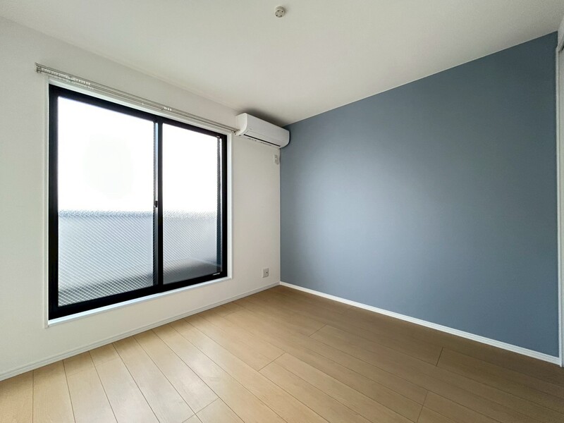 Ａタイプ洋室約５．５帖。南側からの採光があり、明るいお部屋です♪