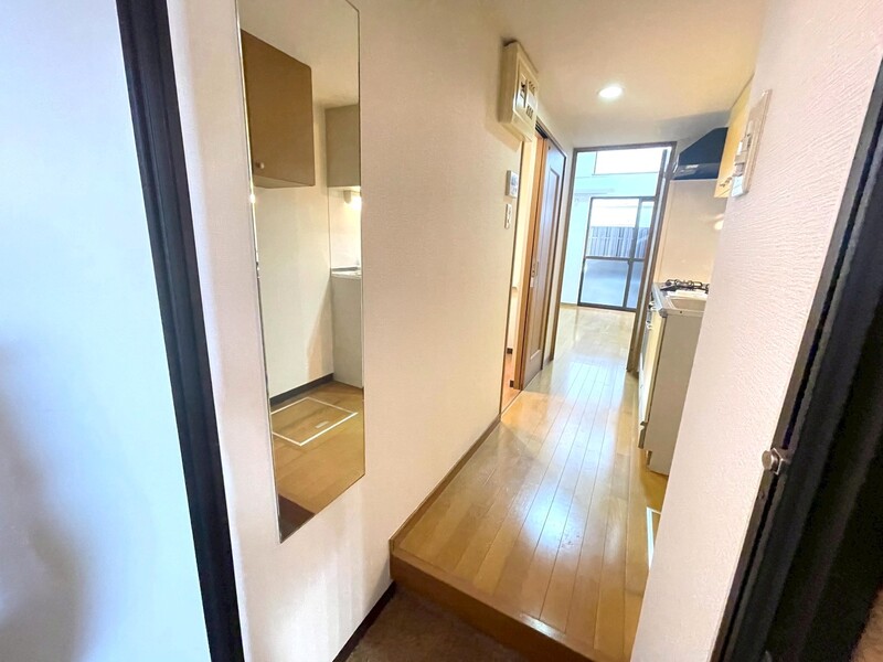 玄関スペース。姿見付き！