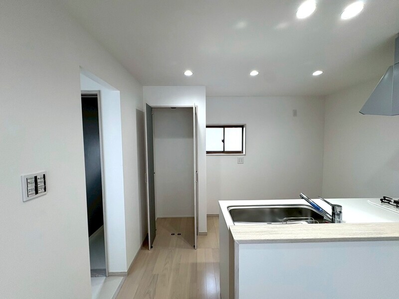 キッチンスペースにも収納あり！　キッチンまわりもスッキリ片付きます♪