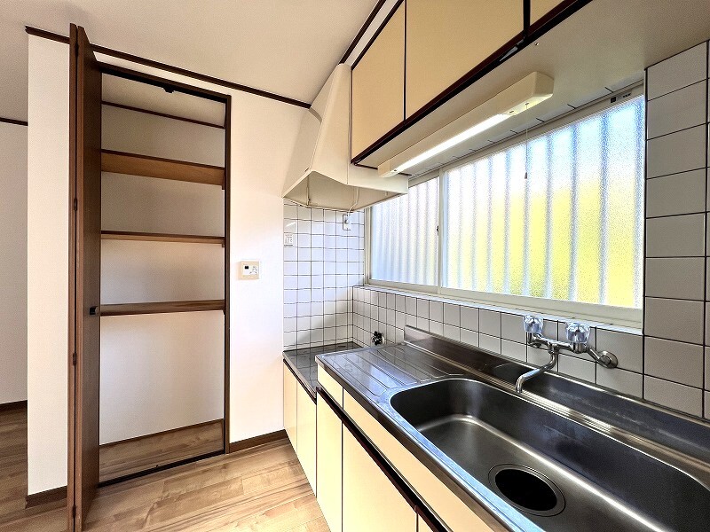 ストック収納庫付き