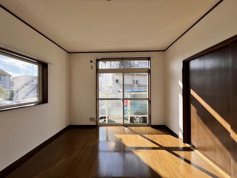 リビングも２面採光、明るいです