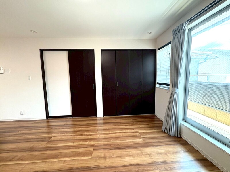 東側からの採光があり、陽当たり良好な１８帖リビングスペース！床暖房付き♪