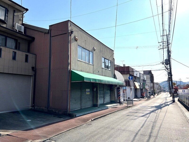 京阪バス「花山稲荷」バス停より徒歩４分！