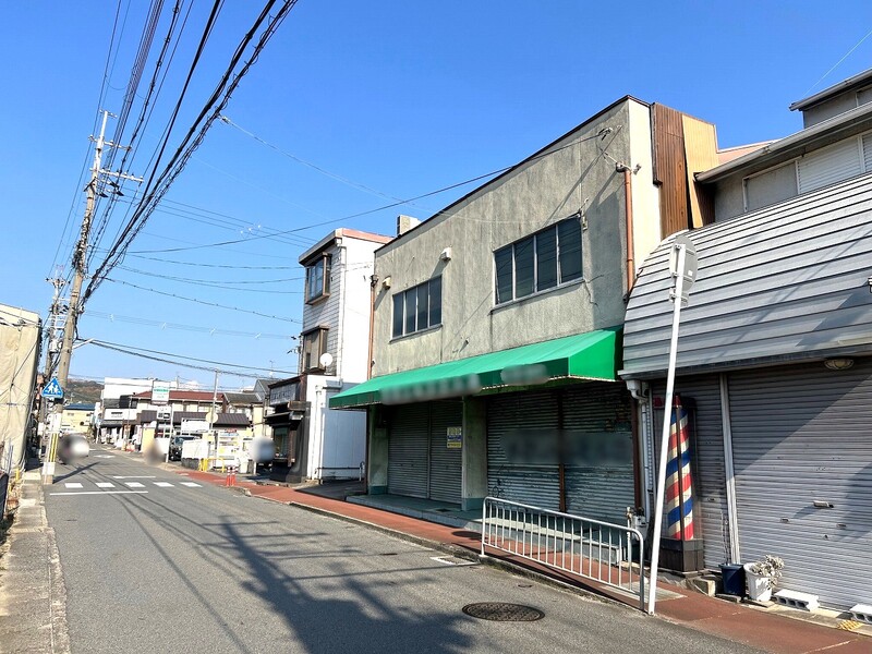 公道：西側約６ｍ／接面約９．５ｍ　広々とした幅員・接道ですので陽当たり良好です♪