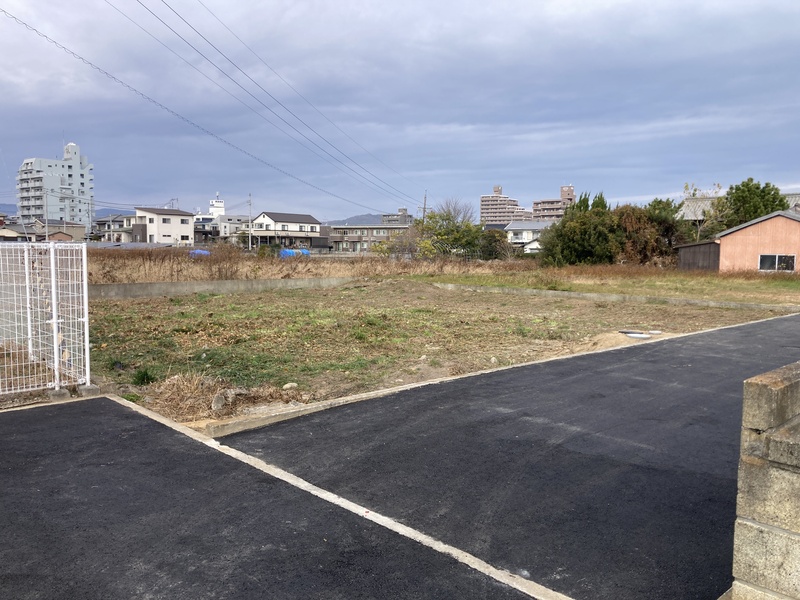 南東方向から現地