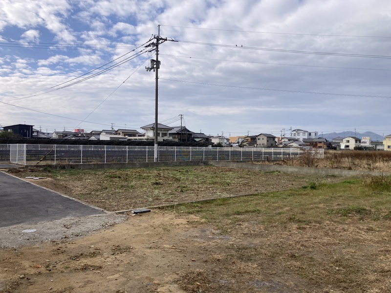 北東方向から現地