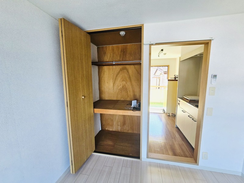 ポールハンガー付き